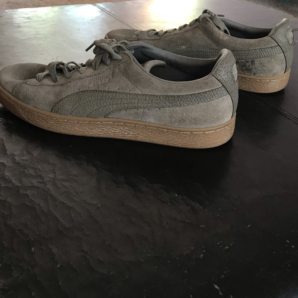 Pumas color grayish shoes men’s size 11